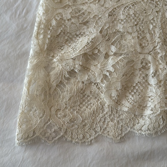 Ivory lace top, never worn, v-neck ruched cap sleeves, size cut out, fits as M - Picture 8 of 10